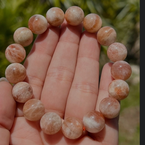 Sun-Kissed Stone Bracelet - Picture 1 of 11